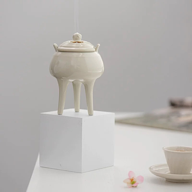 Song Dynasty Tri-Legged Incense Altar"**  
*Handcrafted Ceramic Incense Holder with Creative Retro Design – Zen Meditation Burner for Agarwood & Sandalwood (Charcoal-Compatible Incense Vessel)