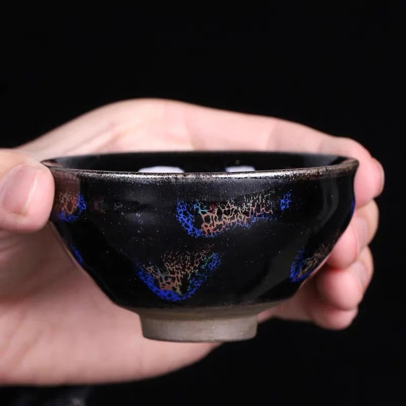 Cai Bingkun, a veteran craftsman who built kilns and lamps, created a butterfly kung fu cup