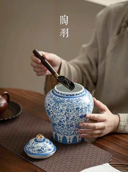 Blue & White Porcelain Tea Caddy
－ Antique-Style "General's Jar" Ceramic Tea Canister (Air-Tight Storage for Loose Leaf Tea)