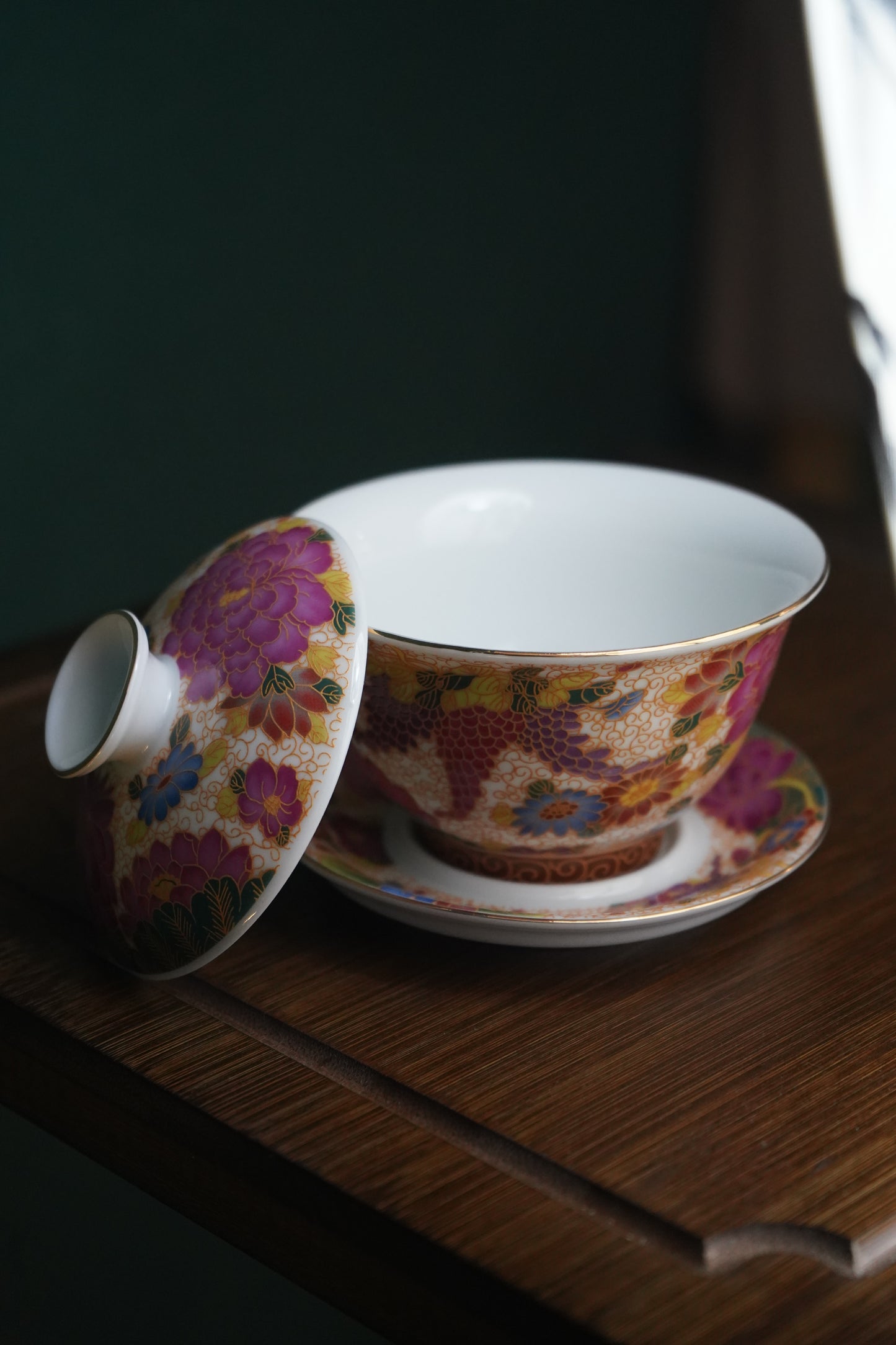 White porcelain hand-painted lid bowl