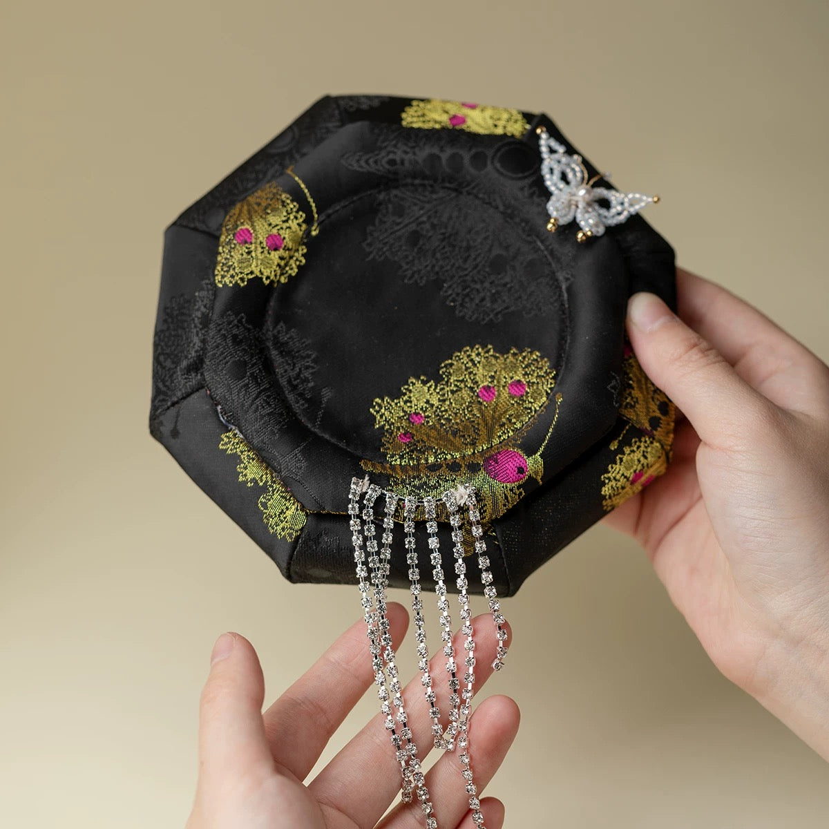 Zen-Inspired Octagonal Tea Tray – Chinese Modernist Teapot Stand for Gongfu Tea Ceremony (Handcrafted Tea Display Platform)