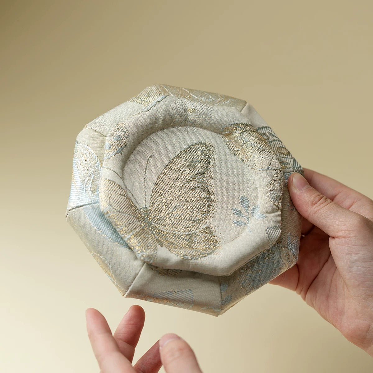 Zen-Inspired Octagonal Tea Tray – Chinese Modernist Teapot Stand for Gongfu Tea Ceremony (Handcrafted Tea Display Platform)