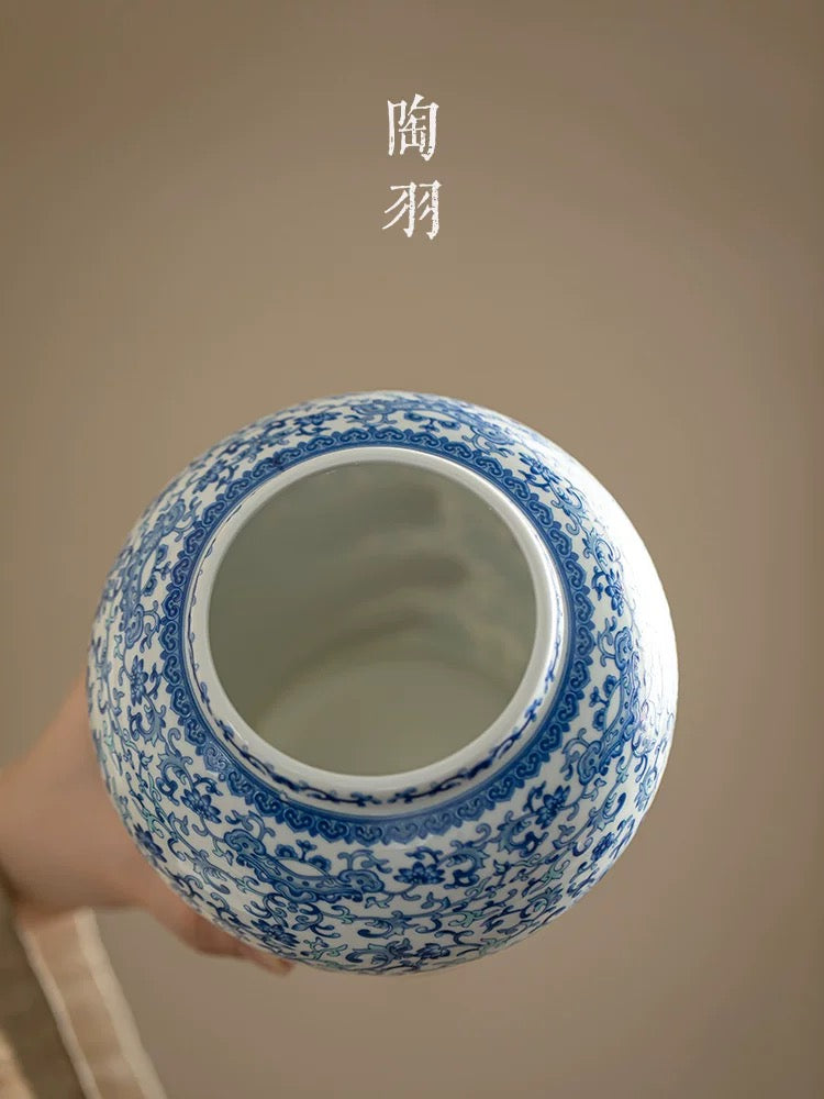 Blue & White Porcelain Tea Caddy
－ Antique-Style "General's Jar" Ceramic Tea Canister (Air-Tight Storage for Loose Leaf Tea)