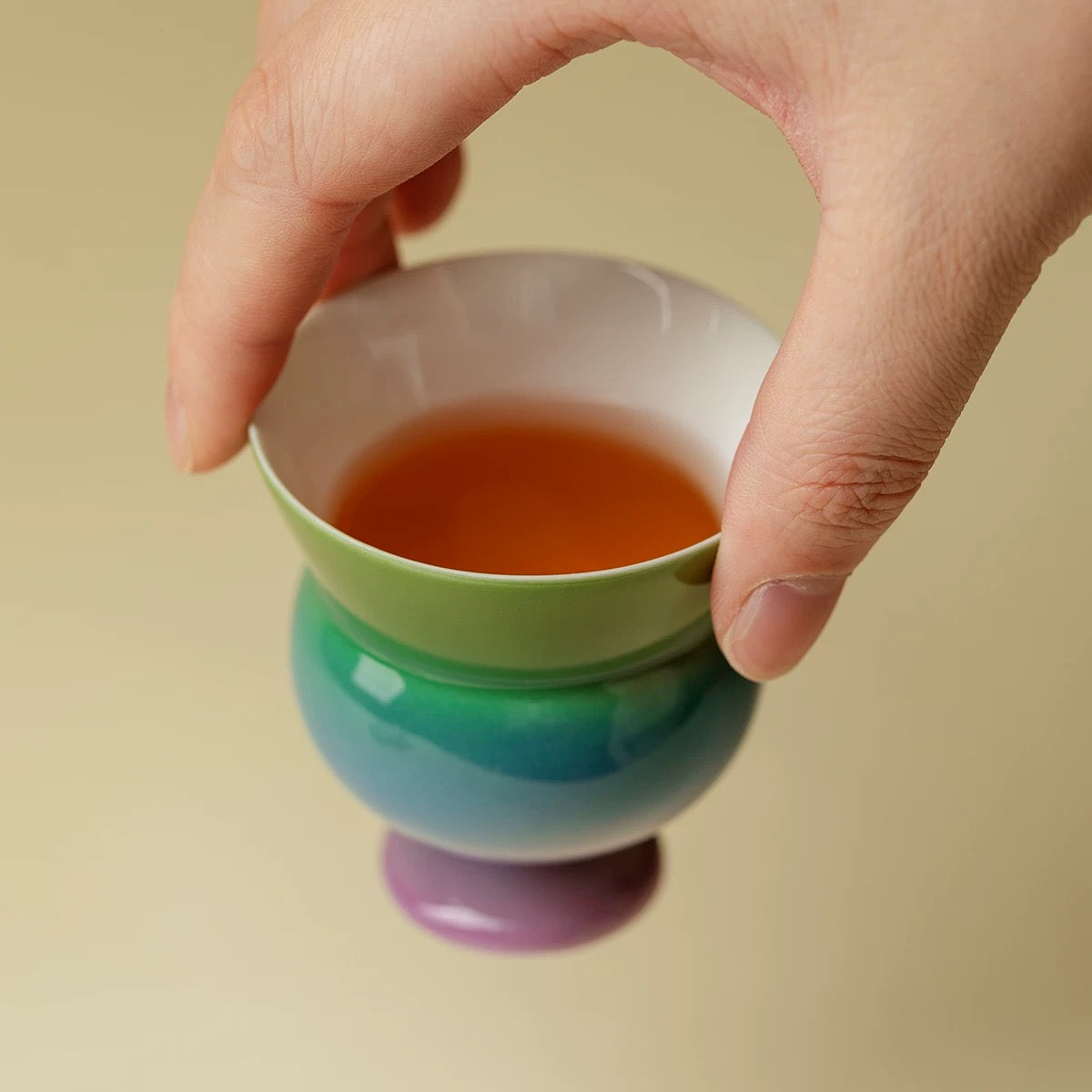 Emerald Radiance Tea Cup - Round-Rimmed Porcelain Fortune Cup for Women