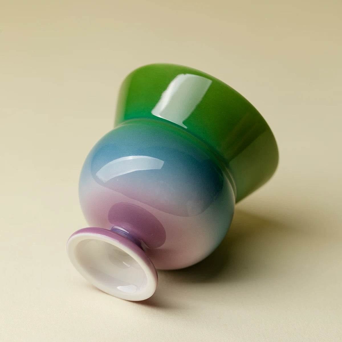 Emerald Radiance Tea Cup - Round-Rimmed Porcelain Fortune Cup for Women