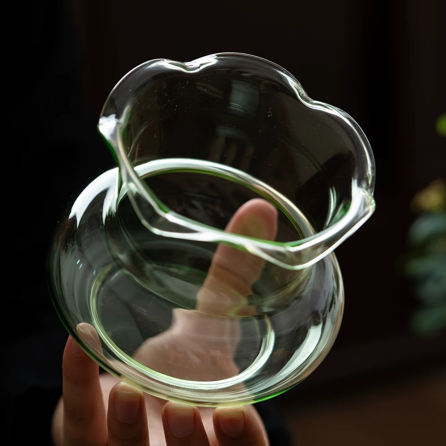 High Borosilicate Glass Fluted Waste Water Jar - Tea Ceremony Drain Bucket with Strainer for Tea Table, Gongfu Tea Waste Disposal